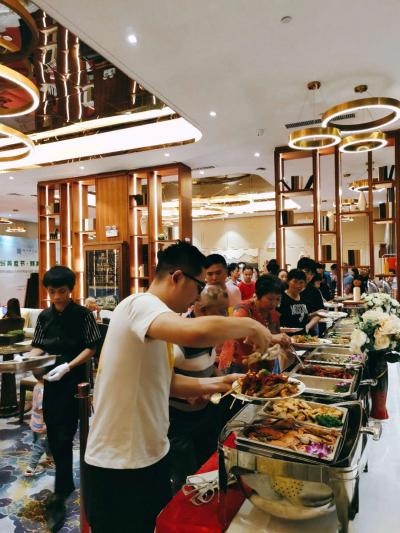 承接珠三角城市自助餐、茶歇、冷餐、圍餐、酒會 燒烤等餐飲外宴上門服務(wù)